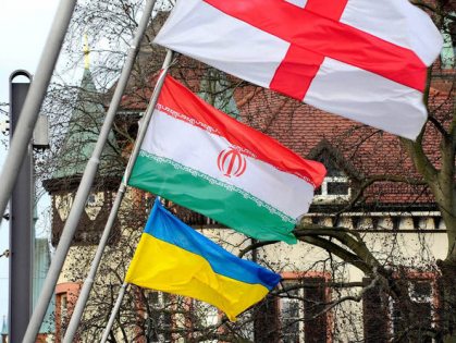 برافراشته‌ شدن پرچم ایران در آلمان به صورت برعکس به نشانه اعتراض+تصویر