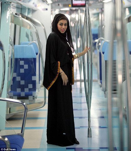 زن 28 ساله، تنها زن راننده مترو (+عکس)  