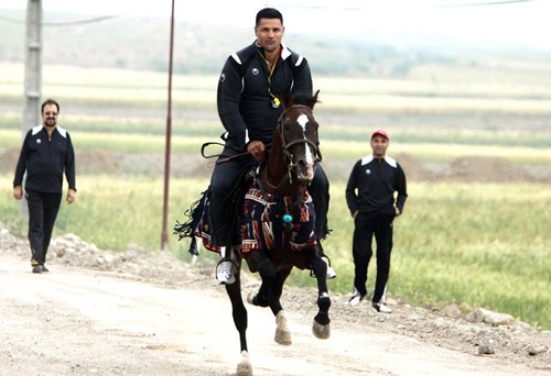 علی دایی سوار بر اسب / عکس