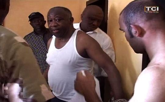 عکس: رئیس جمهور ساحل عاج هنگام دستگیری!